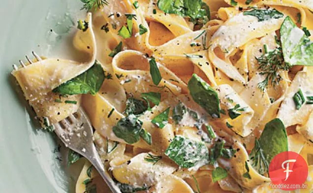 Pappardelle com espinafre, ervas e ricota