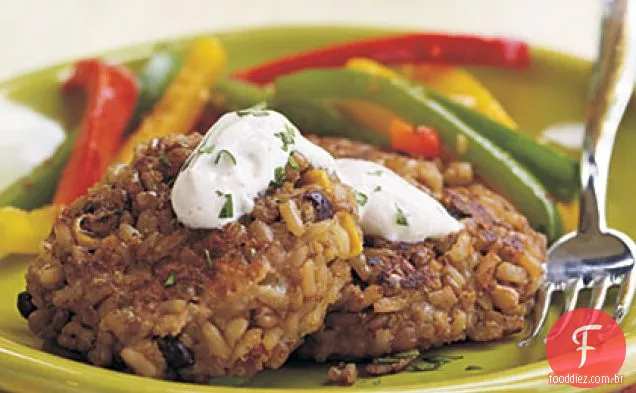 Arroz do sudoeste e bolos vegetarianos
