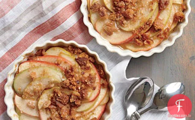 Batatas fritas individuais fáceis da maçã com Crumble da aveia