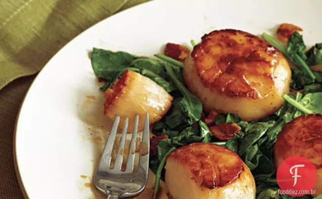 Vieiras assadas com Bacon e espinafre