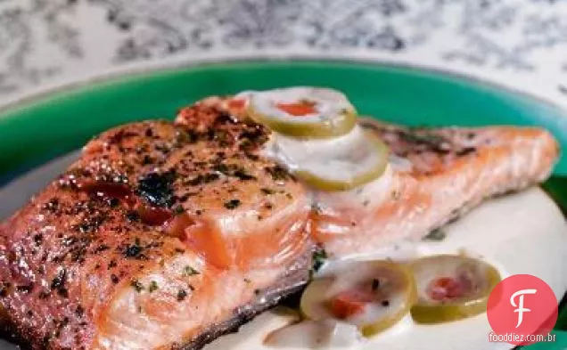 Salmão da cidade grande com molho de Martini