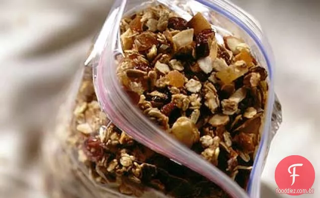 Granola crocante com frutas secas