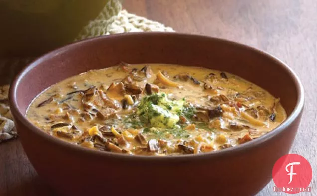 Arroz selvagem e sopa de cogumelos