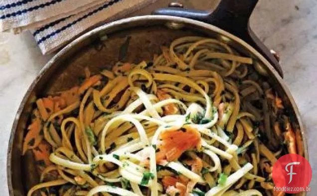 Linguine com molho de salmão defumado