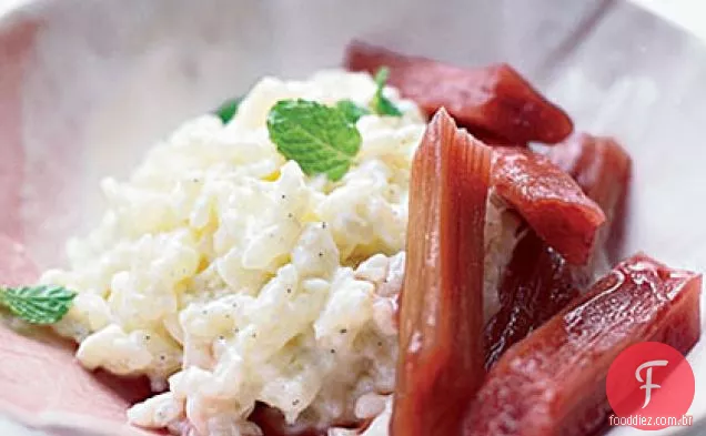 Pudim de arroz com ruibarbo escalfado