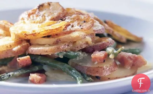 Gratinado de batata com haricots Verts e presunto