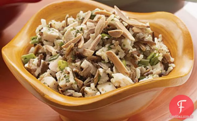 Salada de frango e arroz selvagem com vinagrete de laranja-manga