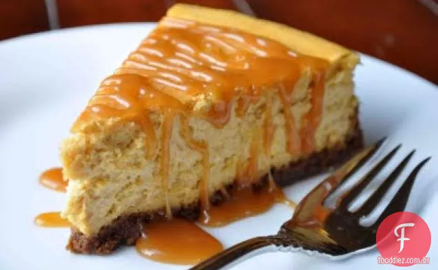 Cheesecake de abóbora com molho de caramelo