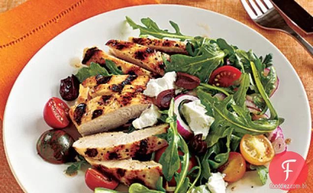 Frango grelhado e salada de tomate