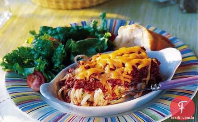 Linguine assado com molho de carne