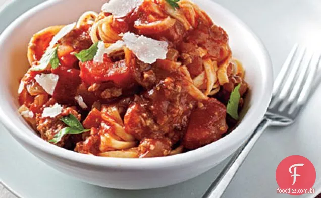 Linguine com molho de carne fácil