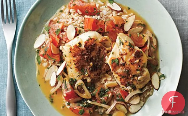 Bacalhau de estilo espanhol em caldo de tomate
