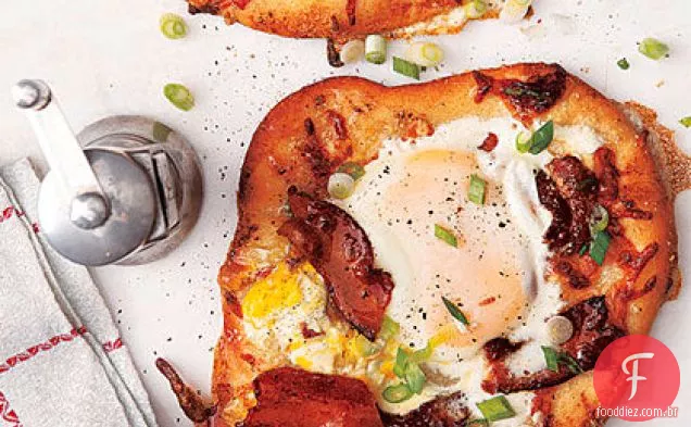 Pizzas individuais de Bacon e ovo