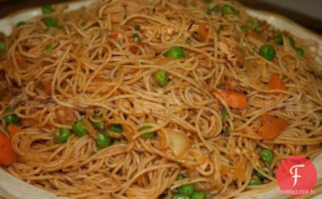 Macarrão de Giada com cenoura e ervilha