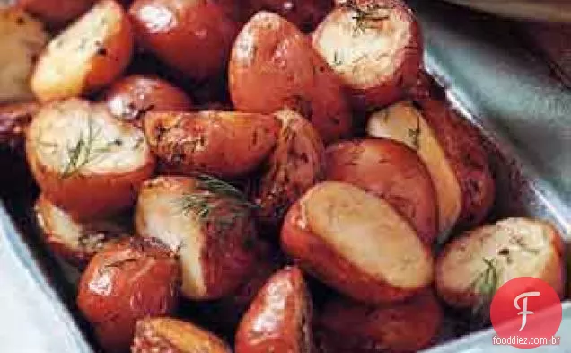 Frigideira-Batatas douradas com endro fresco