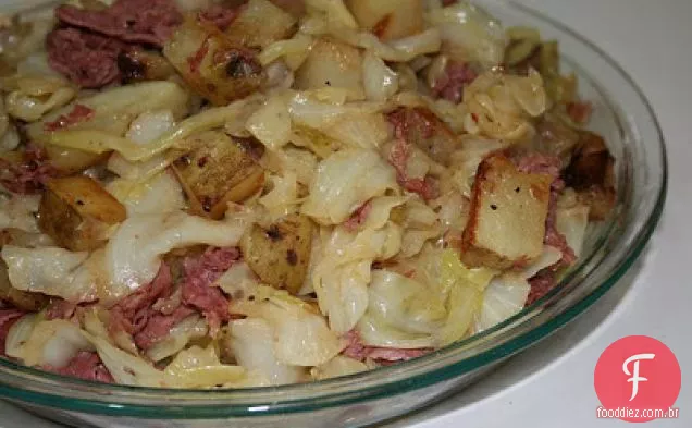 Carne enlatada e repolho Hash