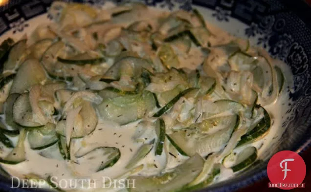 Pepinos com creme e cebola