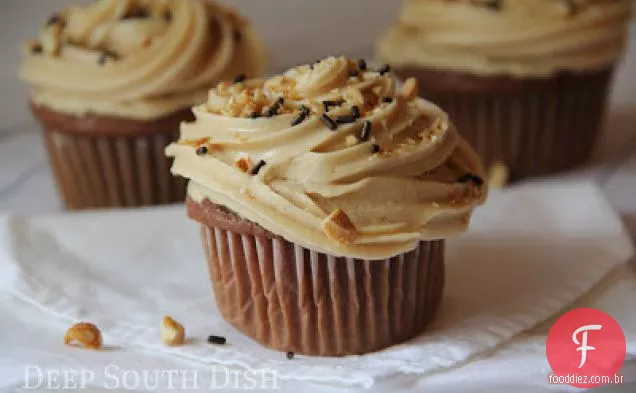 Cupcakes de Chocolate com cobertura de Creme De Manteiga De Amendoim