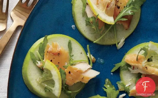 Truta defumada, rúcula e Granny Smith Stacks