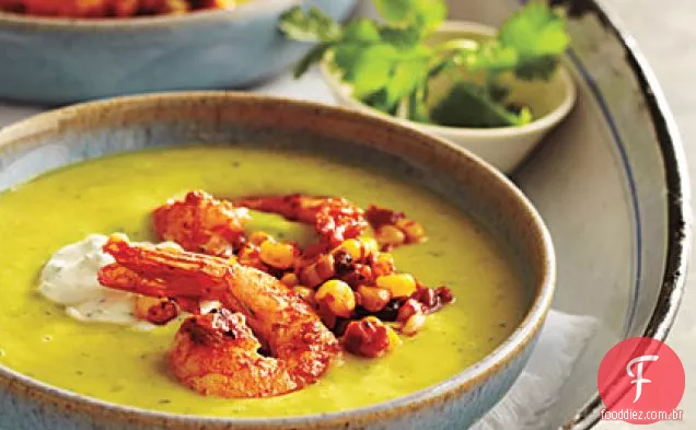 Sopa de abacate gelada com camarão Chipotle queimado