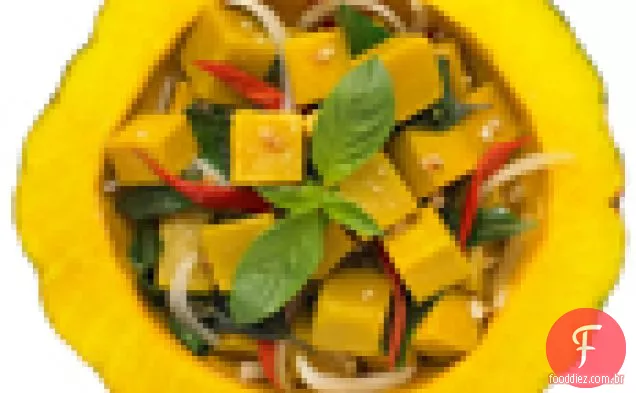Abóbora frita com pimenta e manjericão (Fakthong Pad Bai Horapa)
