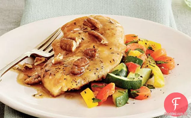 Costeletas de frango com molho de noz-pecã