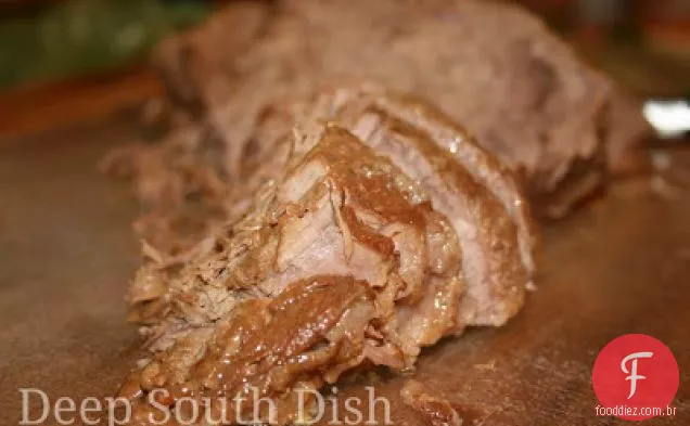 Forno assado carne Bunda assado com molho de cogumelos