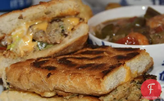 Carne de caranguejo e queijo Po'Boy