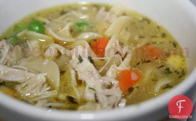 Sopa Caseira De Macarrão De Frango