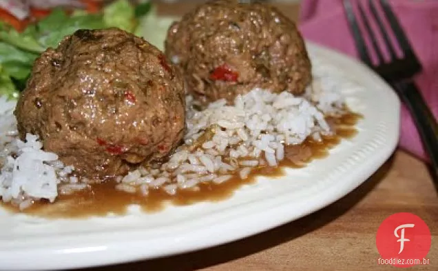 Mary's Cajun Beef & Pork Boulettes com molho marrom