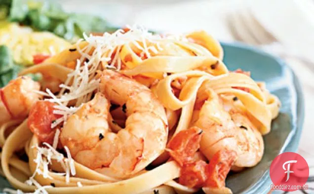 Camarão picante e Fettuccine