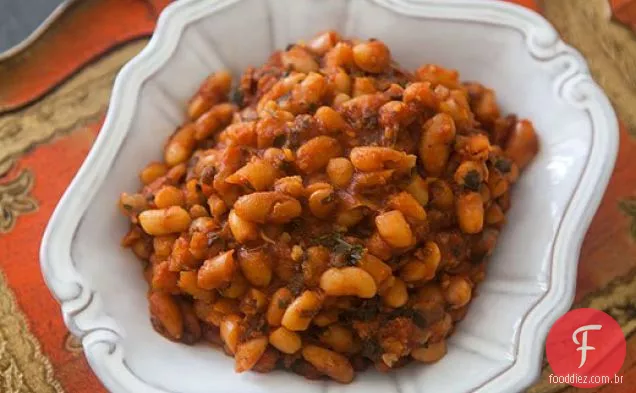 Feijão cozido em molho de tomate