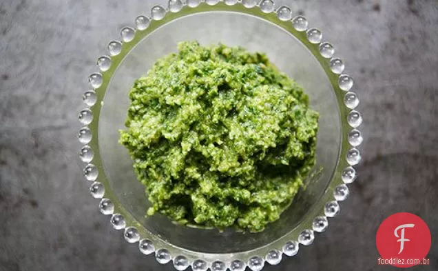 Pesto De Salsa De Nogueira