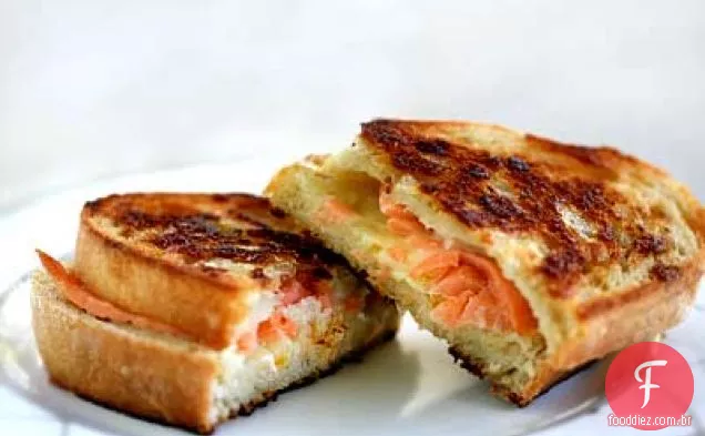 Salmão defumado e Sanduíche De Queijo Grelhado Gruyere