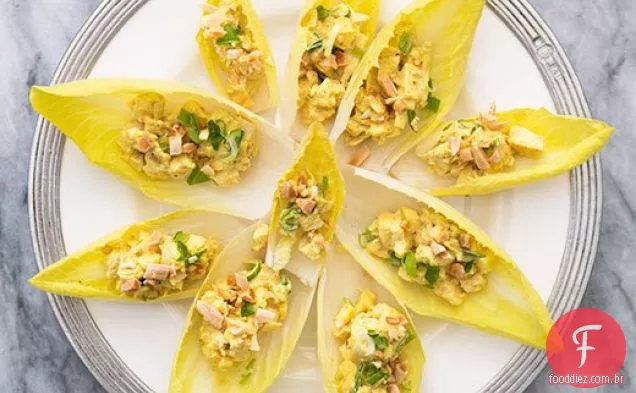 Salada de frango com curry com Endive