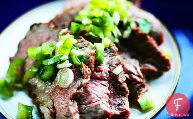 Bife grelhado de três pontas com Salsa de pimentão