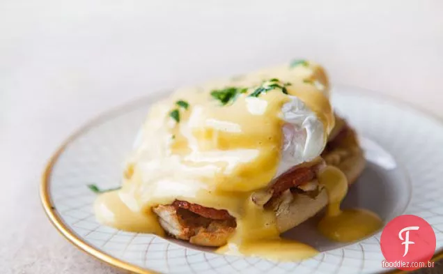 Como fazer ovos Benedict
