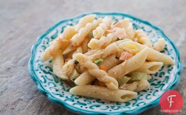 Salada De Macarrão Com Salmão Defumado