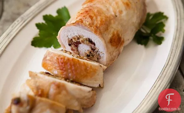 Peito de peru recheado com Bacon, Cranberry, recheio de pão ralado