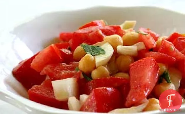 Salada de grão de bico e tomate