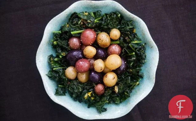 Couve de dinossauro com batatas de Bebê