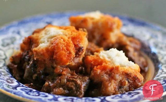 Goulash de carne com bolinhos