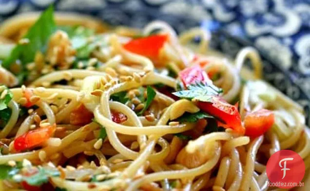 Salada De Macarrão De Gergelim
