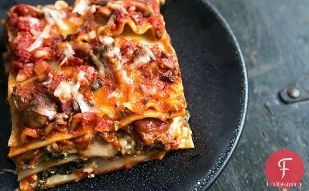 Lasanha vegetariana de espinafre e cogumelo
