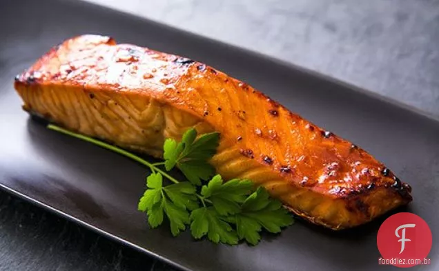 Hoisin Vitrificado Salmão Assado