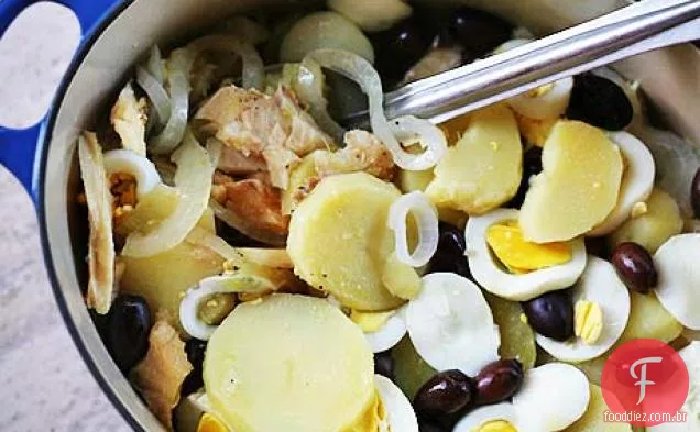 Ensopado de bacalhau Português (Bacalao ou Bacalhoada)