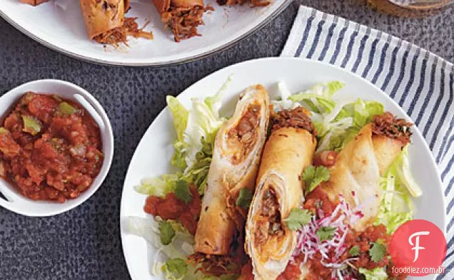 Taquitos Com Picadillo De Porco