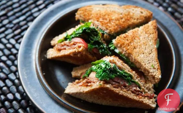 BLT com rúcula