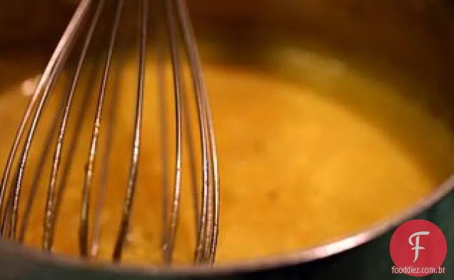 Molho de manteiga de laranja (Beurre Blanc) para frutos do mar