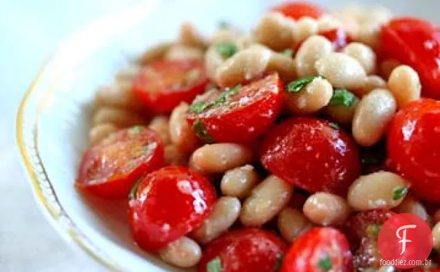 Feijão branco e Salada De Tomate cereja
